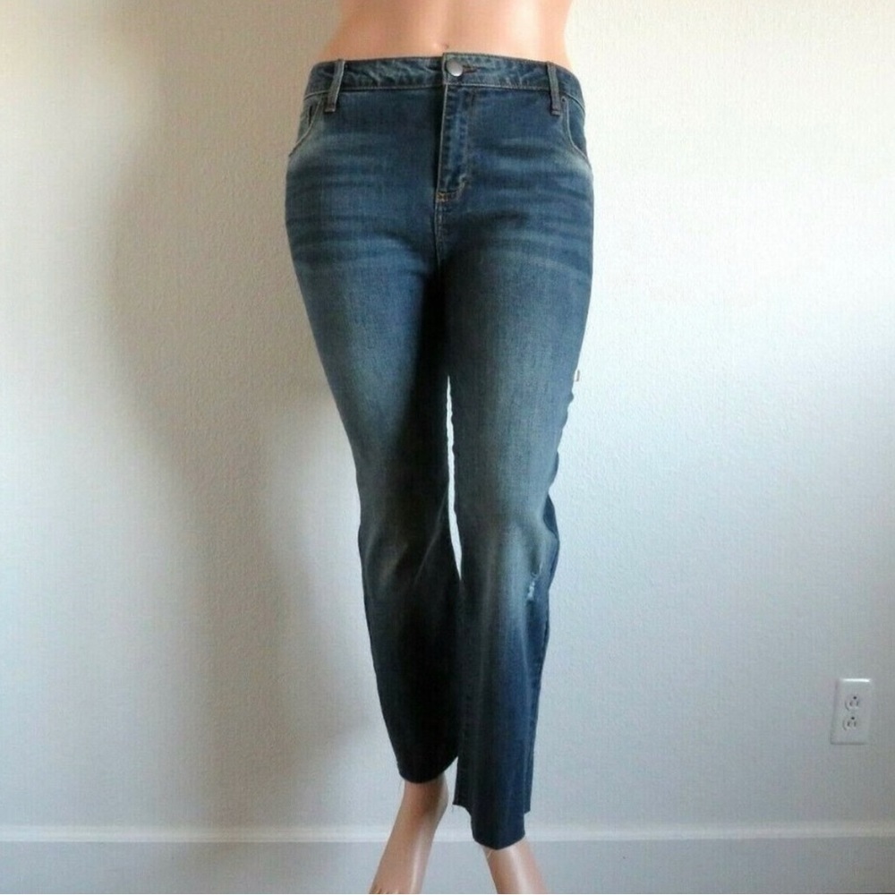 STS Blue Jeans Women’s Distressed CARA Straight Leg Plus Size 24 NWT - Picture 3 of 4